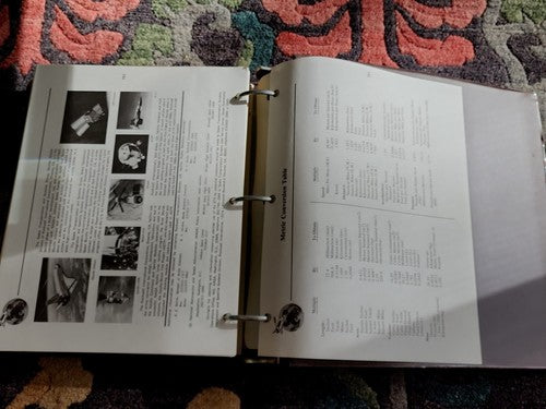 VINTAGE US SPACE SHUTTLE TRANSPORTATION SYSTEM DETAILED PRESS INFORMATION BINDER