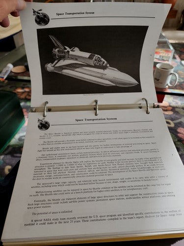 VINTAGE US SPACE SHUTTLE TRANSPORTATION SYSTEM DETAILED PRESS INFORMATION BINDER