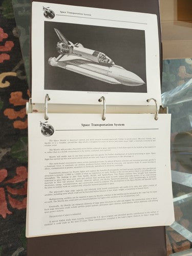 1982 NASA Press Information SPACE SHUTTLE TRANSPORTATION SYSTEM Rockwell Intl.