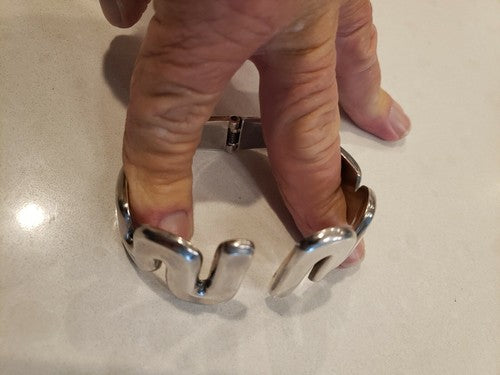 Sterling Silver Mexican Midcentury Bangle Bracelet Spring tension C1960 58.8g