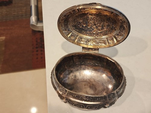 ANTIQUE STERLING SILVER HAND CHASED CHERUB DESIGNS JEWERY / ETROG BOX