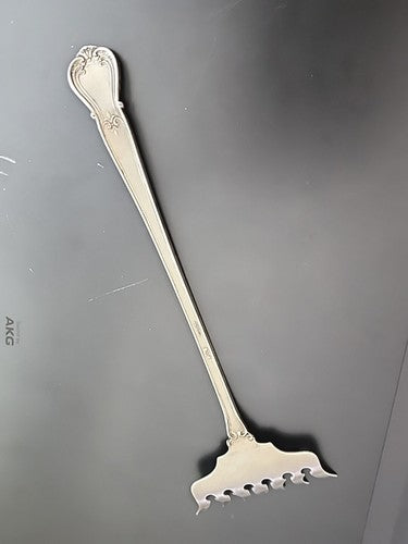 VINTAGE STERLING BACON FORK/ SERVER BY WEIDLICH in ANCESTRY PATTERN