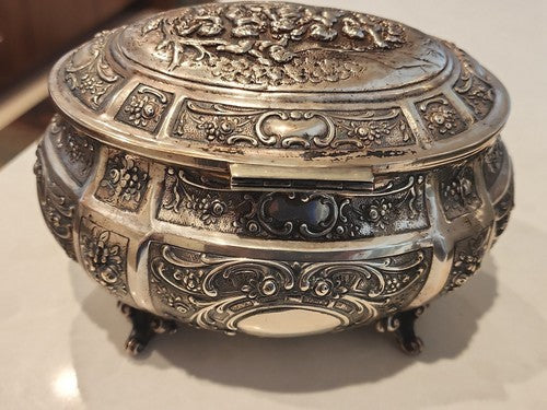ANTIQUE STERLING SILVER HAND CHASED CHERUB DESIGNS JEWERY / ETROG BOX