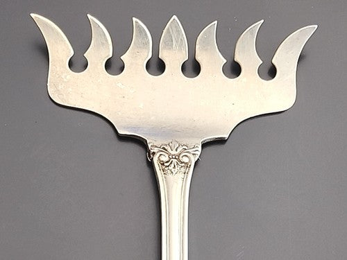 VINTAGE STERLING BACON FORK/ SERVER BY WEIDLICH in ANCESTRY PATTERN
