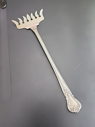 VINTAGE STERLING BACON FORK/ SERVER BY WEIDLICH in ANCESTRY PATTERN
