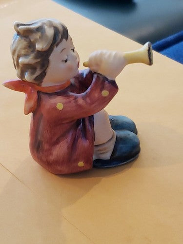Goebel HUMMEL W. Germany 2.5" Figurine GIRL WITH TRUMPET #391 1965