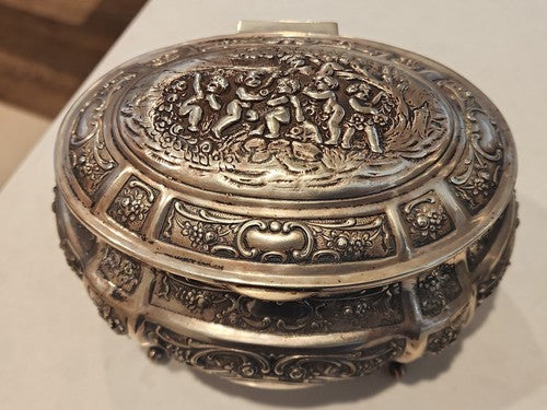 ANTIQUE STERLING SILVER HAND CHASED CHERUB DESIGNS JEWERY / ETROG BOX
