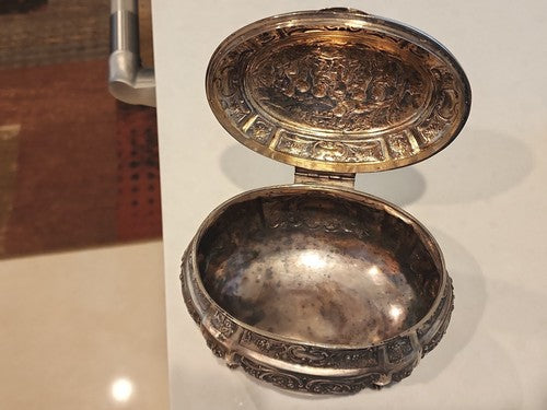 ANTIQUE STERLING SILVER HAND CHASED CHERUB DESIGNS JEWERY / ETROG BOX