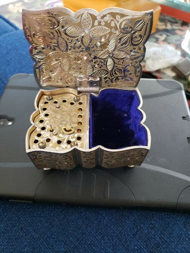 Animal Shape Ram Sankyo Music & Ring Box