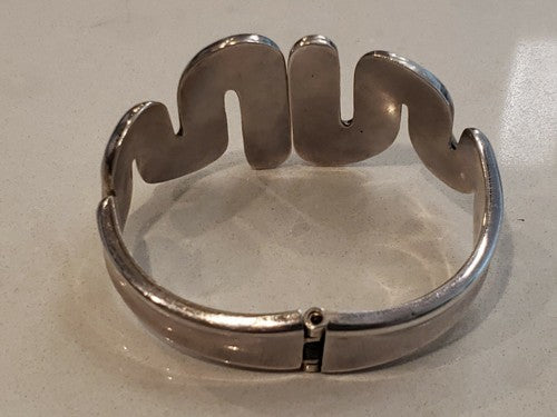 Sterling Silver Mexican Midcentury Bangle Bracelet Spring tension C1960 58.8g