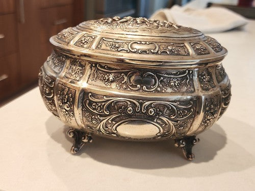 ANTIQUE STERLING SILVER HAND CHASED CHERUB DESIGNS JEWERY / ETROG BOX