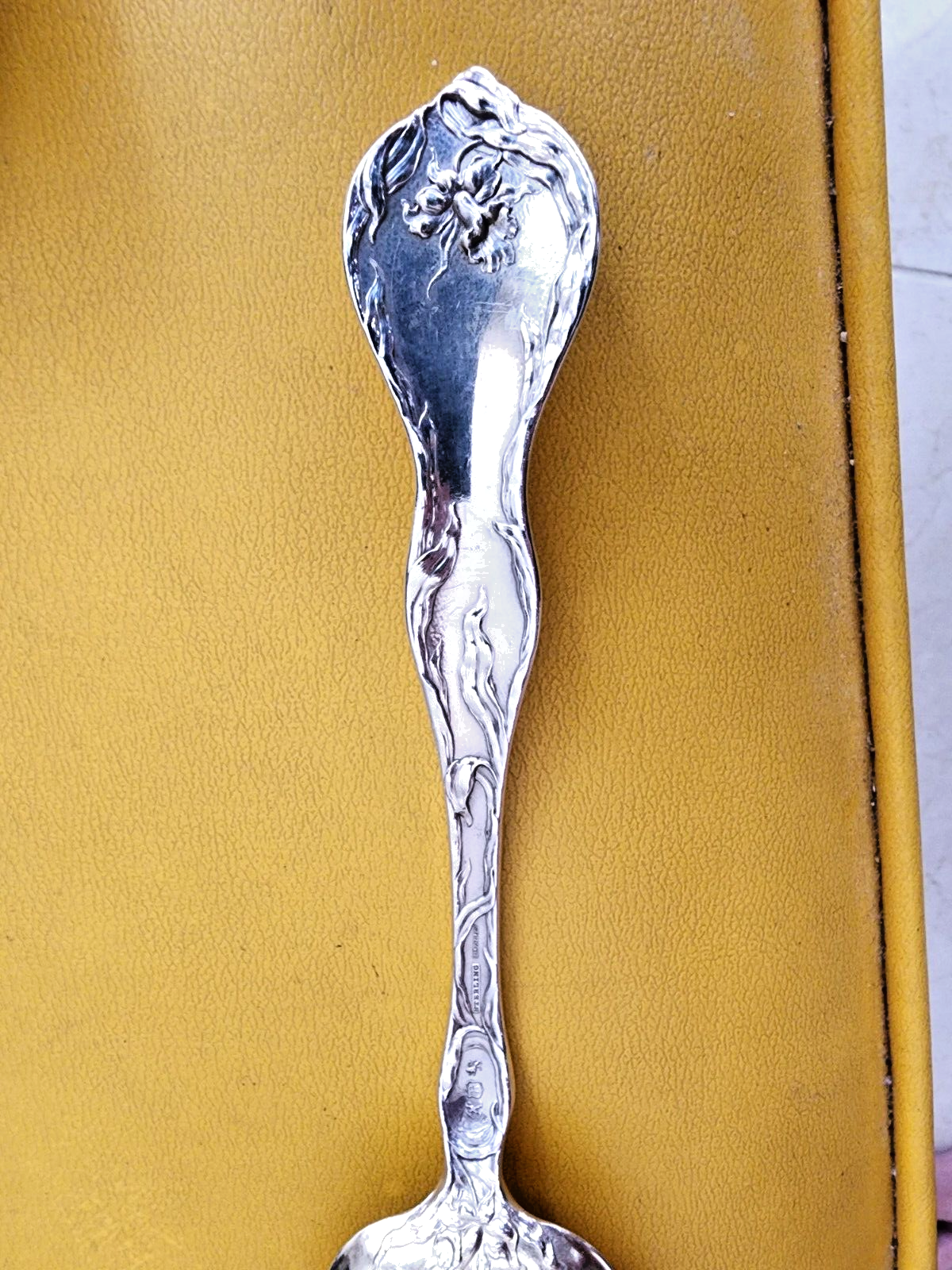 Reed & Barton - Les Cinq Fleurs Sterling Silver 9" Berry Spoon No Monogram