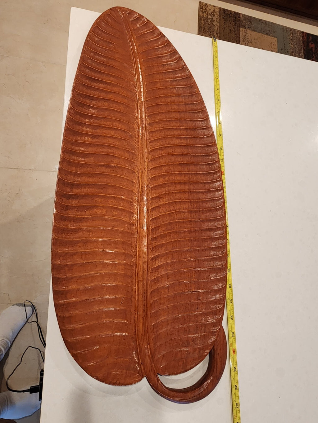 HUGE 28" EXOTIC VINTAGE BEAUTIFULLY CARVED MONKEY POD WOOD TRAY BANANA LEAF