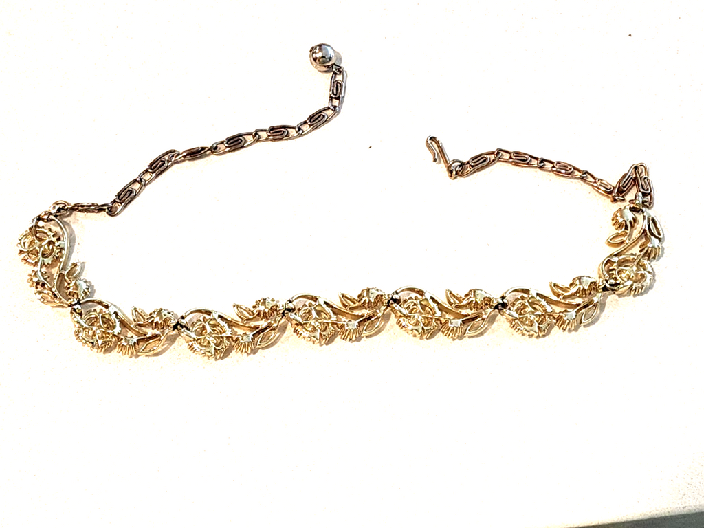 VINTAGE GOLD TONE AURORA BOREALIS RHINESTONE FLOWER NECKLACE