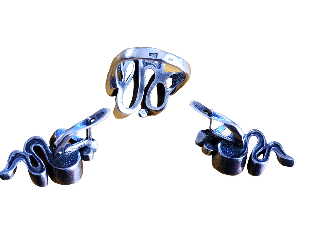 Jenavi Designer Ring Made of Sterling Silver with Coral