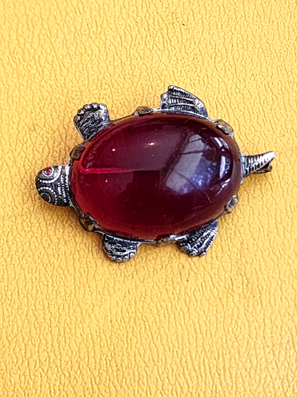 Vintage Turtle RED JELLY BELLY Lucite with Red Eyes Brass Tone Brooch Pin - 1" L