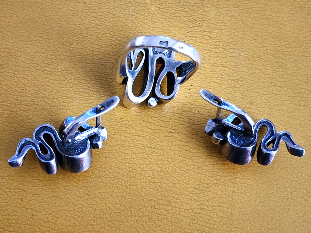 Jenavi Designer Ring Made of Sterling Silver with Coral