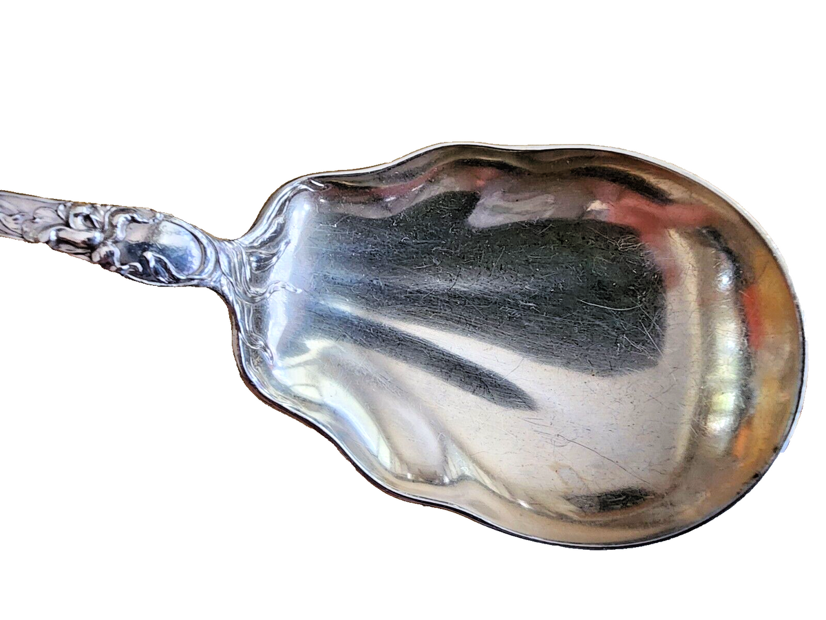 Reed & Barton - Les Cinq Fleurs Sterling Silver 9" Berry Spoon No Monogram