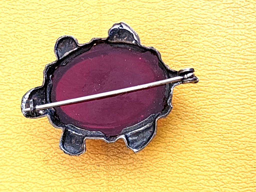 Vintage Turtle RED JELLY BELLY Lucite with Red Eyes Brass Tone Brooch Pin - 1" L