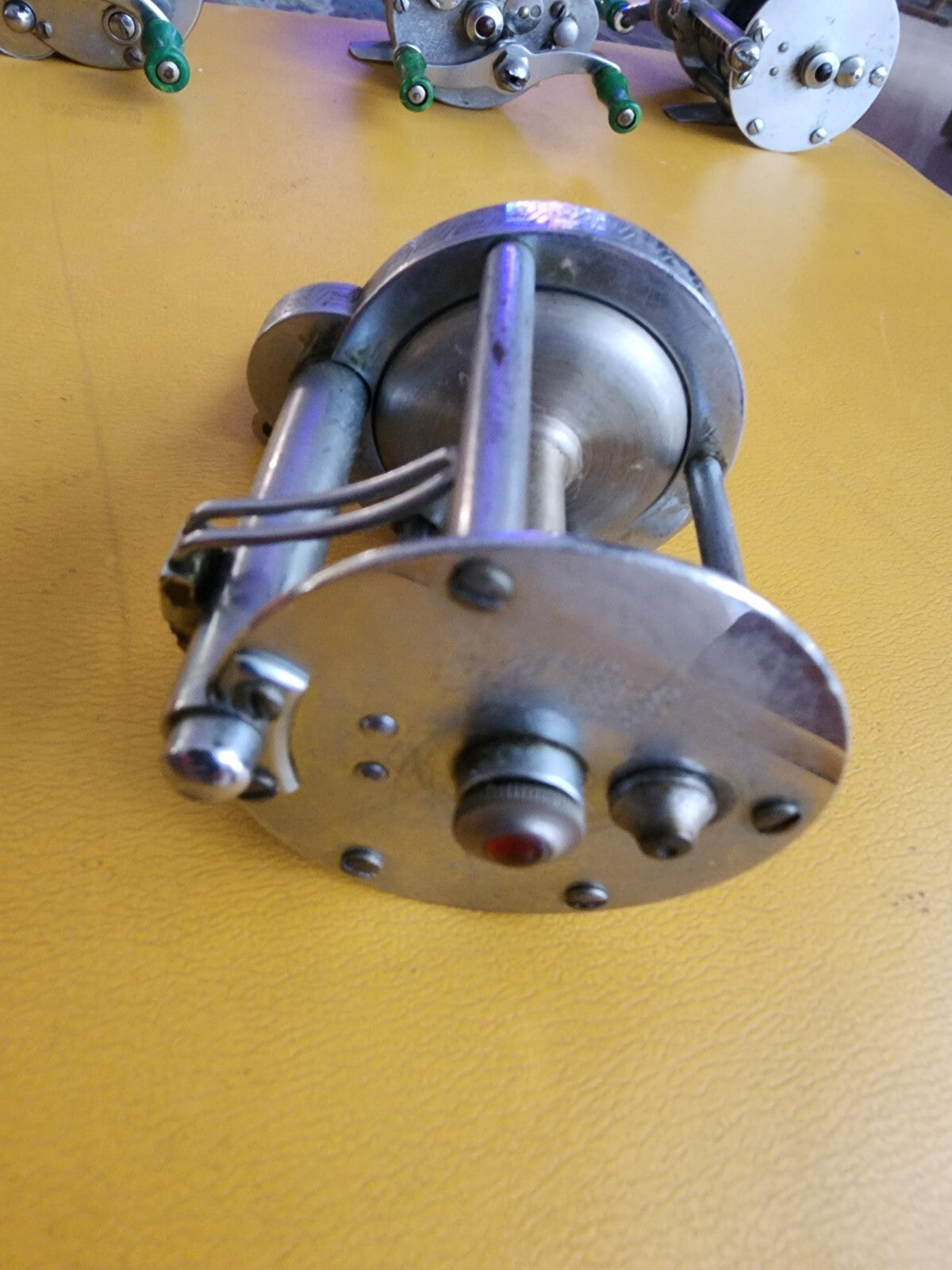 VINTAGE PFLUEGER AKRON NO. 1893 CHROME FISHING REEL GREEN HANDLES CASTING REEL