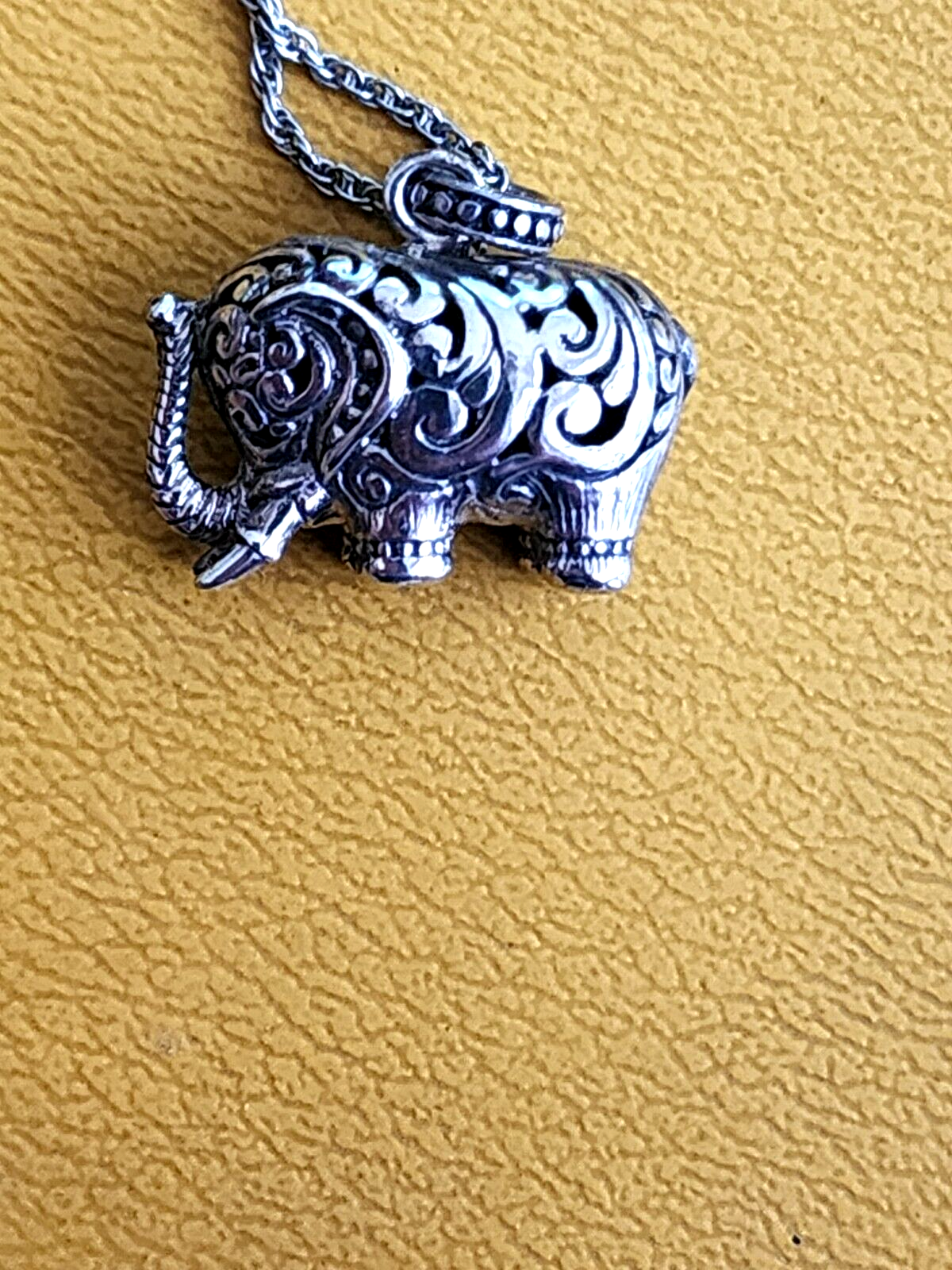 ATI Indonesia Sterling 925 Silver Bali Elephant Pendant And Necklace 17 Inches