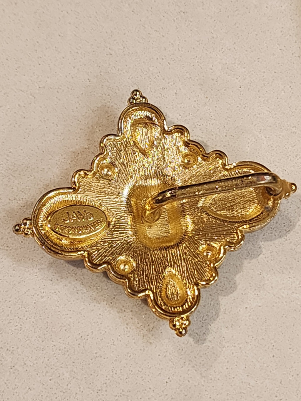 Jay Strongwater Gold Tone Scarf Brooch Pendant, Holiday Christmas Festive