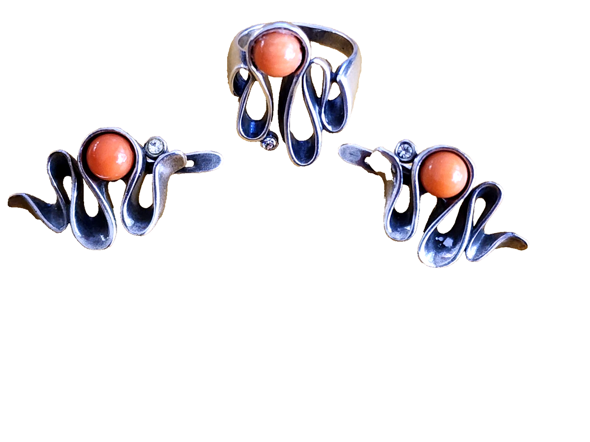 Jenavi Designer Ring Made of Sterling Silver with Coral