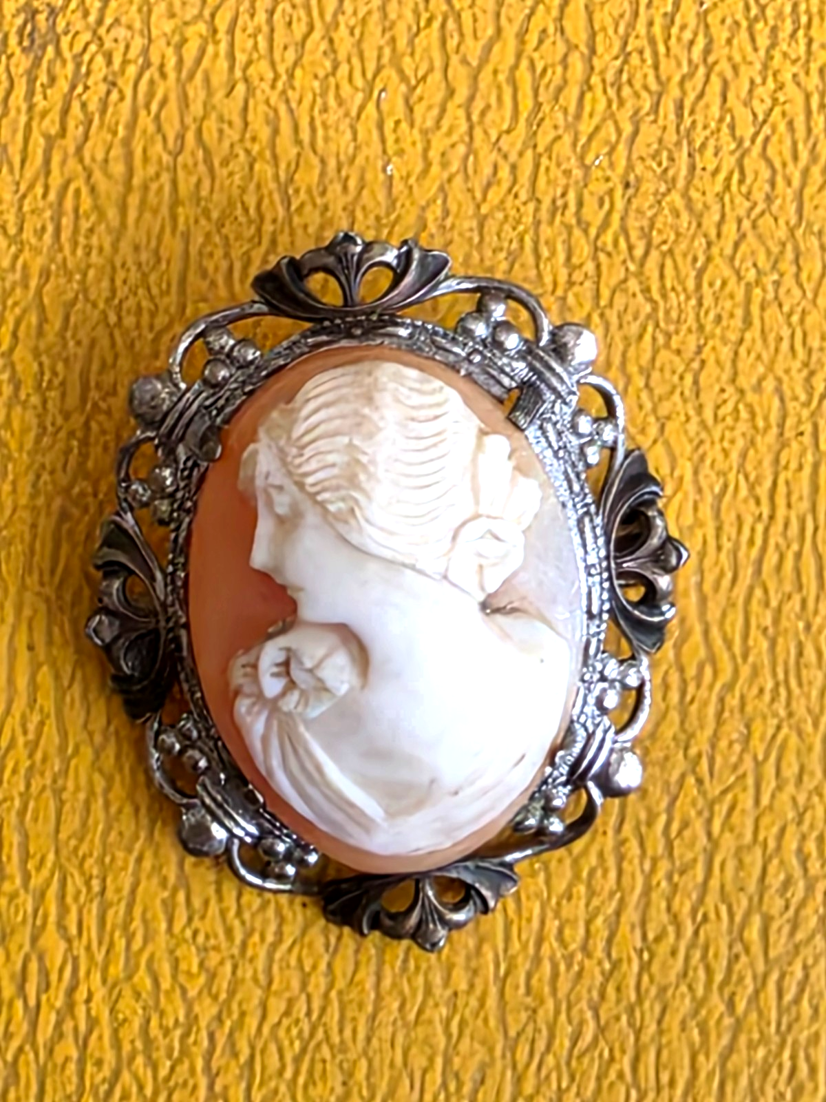 VICTORIAN SHELL CAMEO BROOCH STERLING FRAME