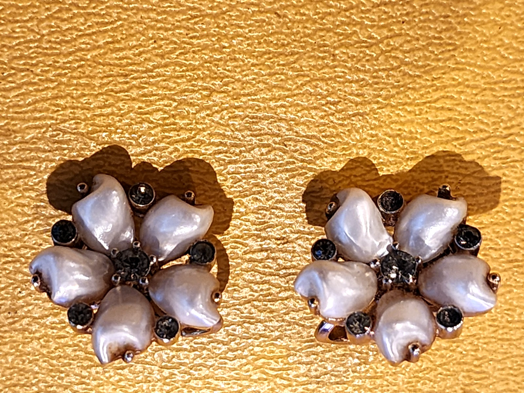 Vintage Crown Trifari Sorrento Baby Tooth Faux Rhinestone Floral Clip Earrings