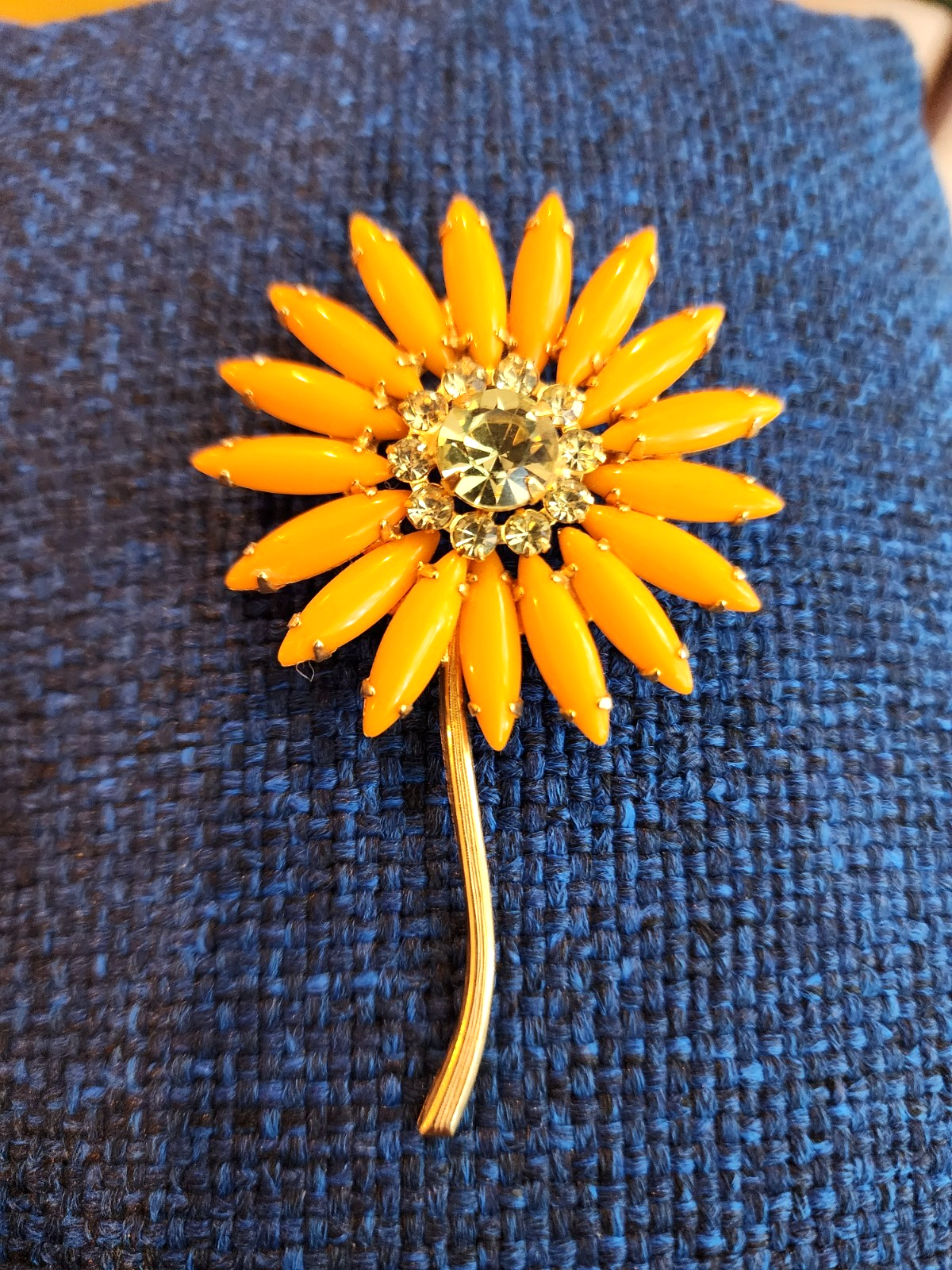 Vintage Retro Orange Rhinestones Daisy Pin