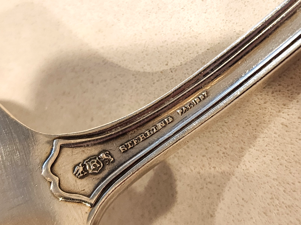 REED & BARTON HEPPLEWHITE C1907 STERLING SERVER 10"