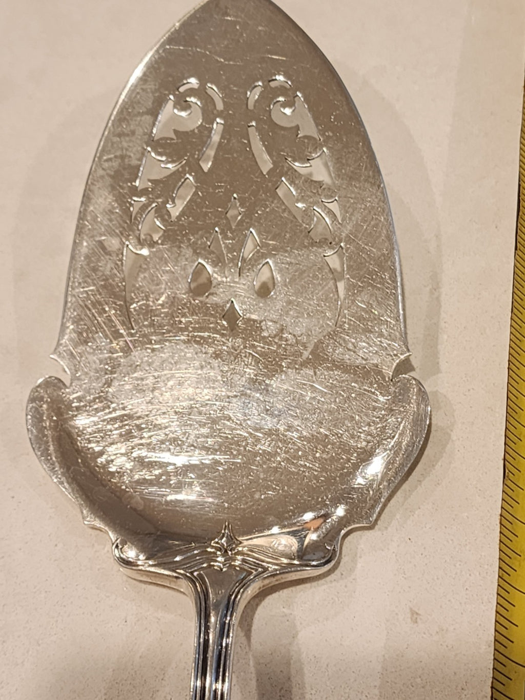 REED & BARTON HEPPLEWHITE C1907 STERLING SERVER 10"