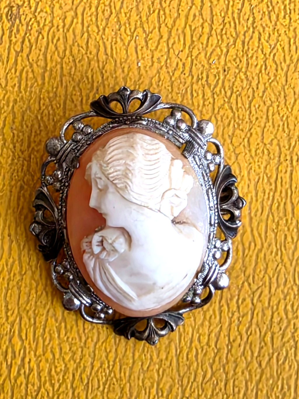VICTORIAN SHELL CAMEO BROOCH STERLING FRAME