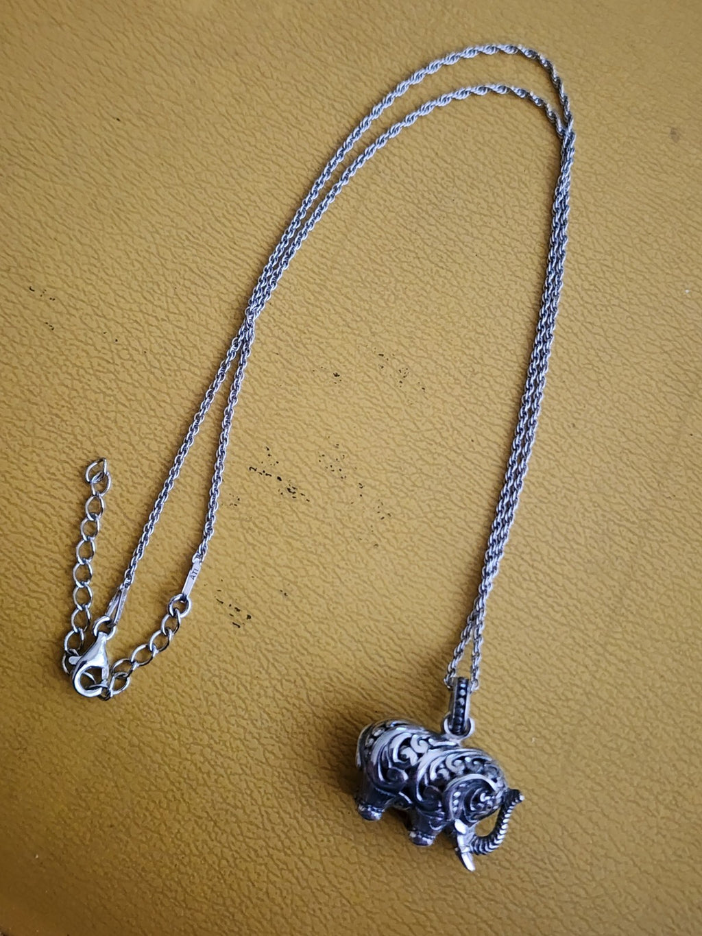 ATI Indonesia Sterling 925 Silver Bali Elephant Pendant And Necklace 17 Inches