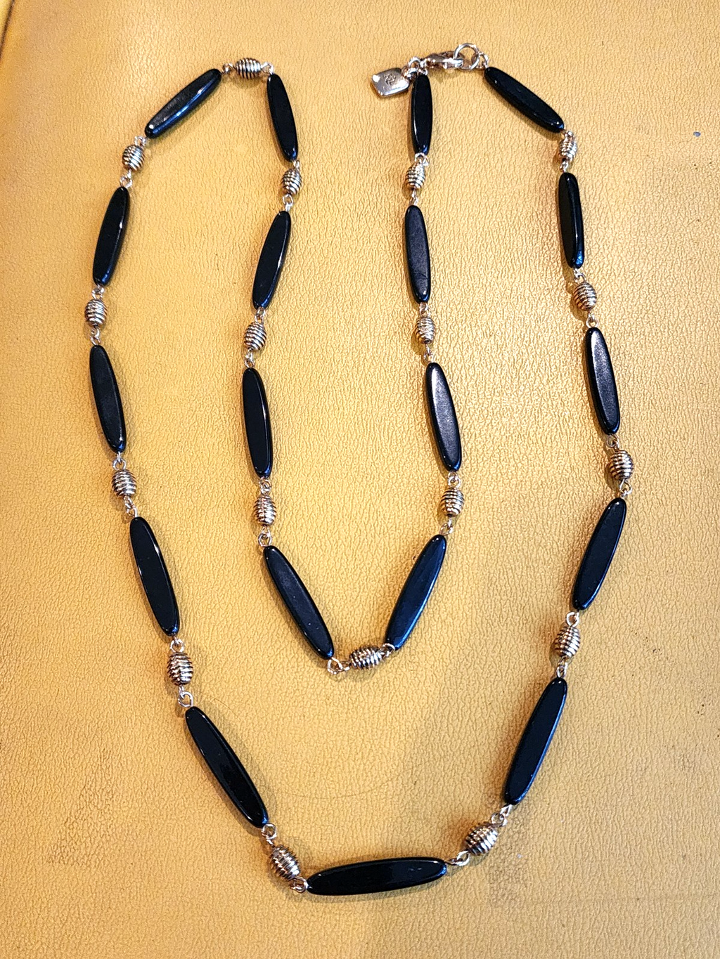 RALPH LAUREN RLL Black Lucite And Gold Tone Metal Beads