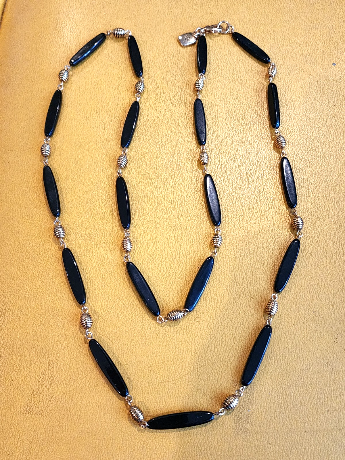 RALPH LAUREN RLL Black Lucite And Gold Tone Metal Beads