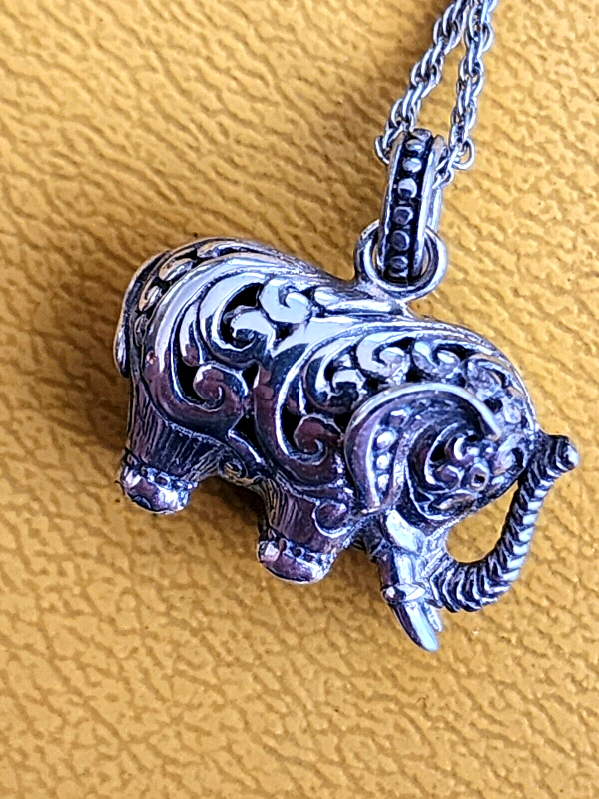 ATI Indonesia Sterling 925 Silver Bali Elephant Pendant And Necklace 17 Inches