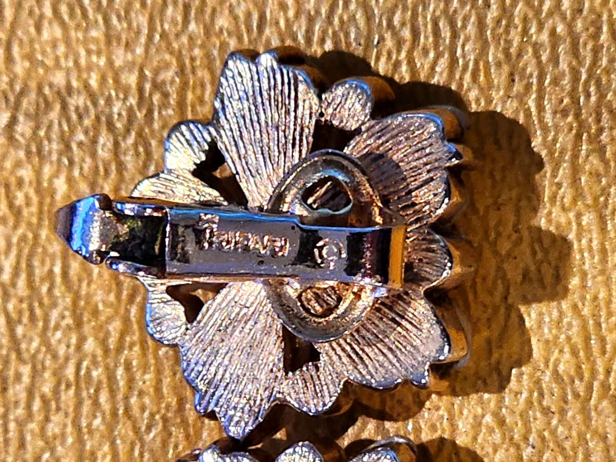 Vintage Crown Trifari Sorrento Baby Tooth Faux Rhinestone Floral Clip Earrings