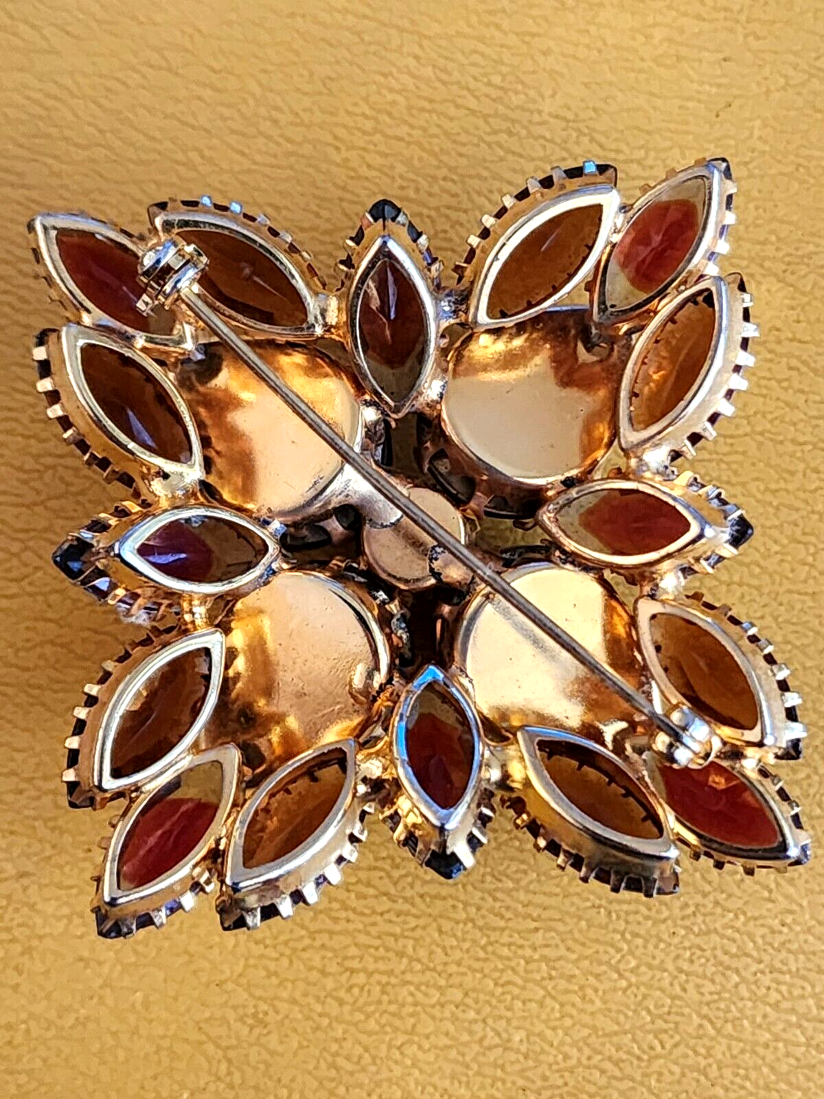 Vintage Root Beer Brown Rhinestone Crystal Brooch Gold Tone Layered
