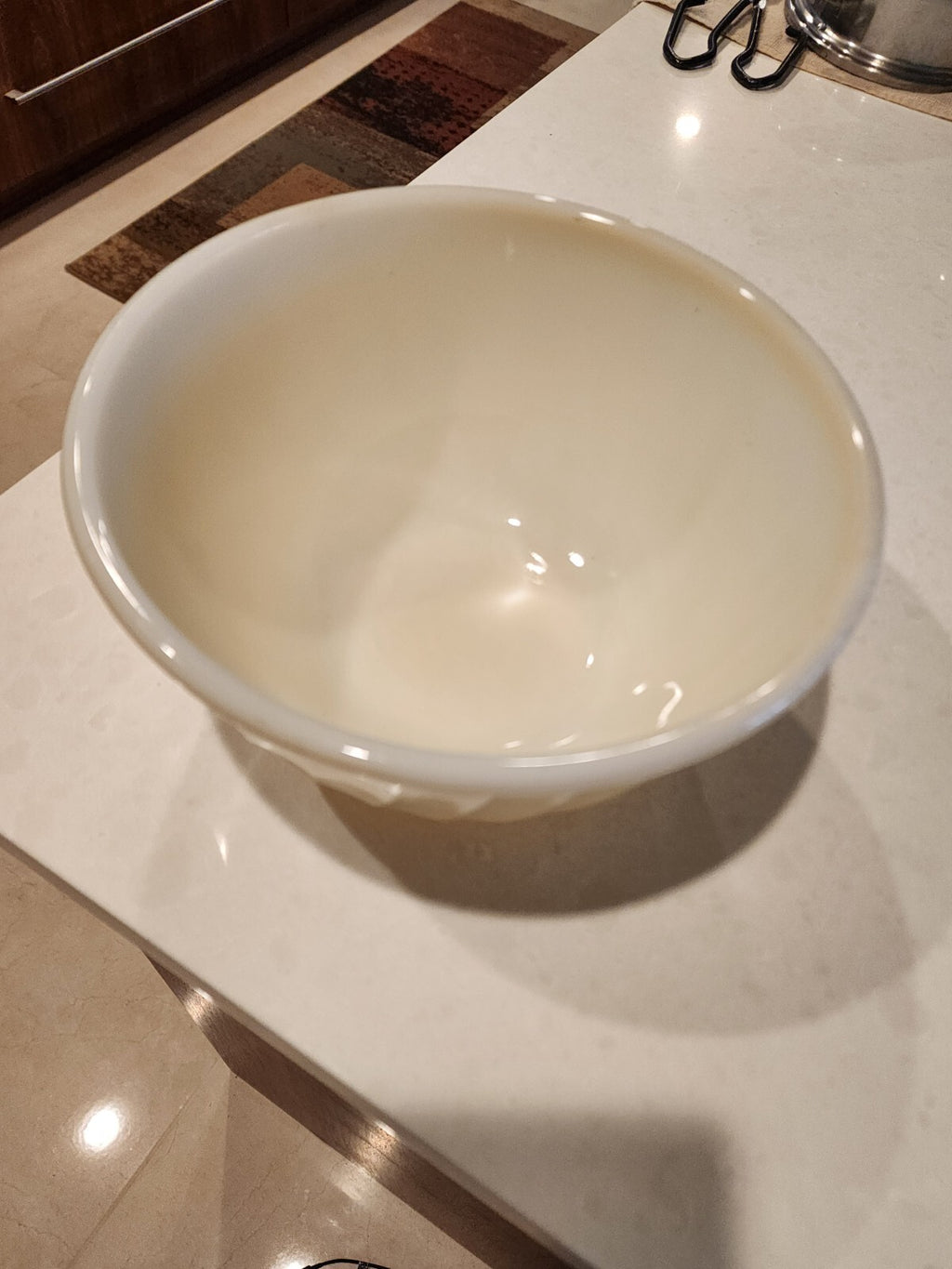 Vintage Fire-King Swirl Ivory 9" Mixing Bowl Oven Ware USA Excellent Condition