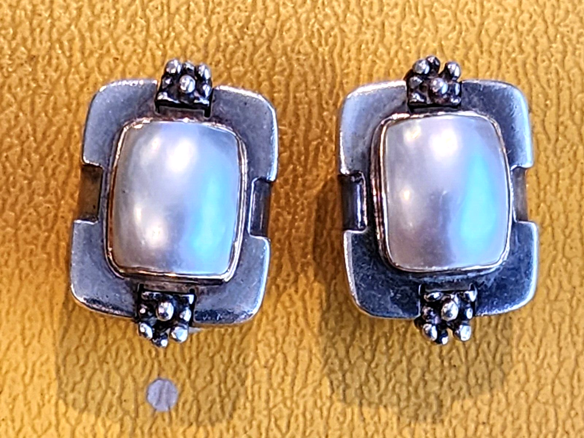 Modernist Michael Dawkins Sterling Silver 925 Clip On Earrings Mother of Pearl