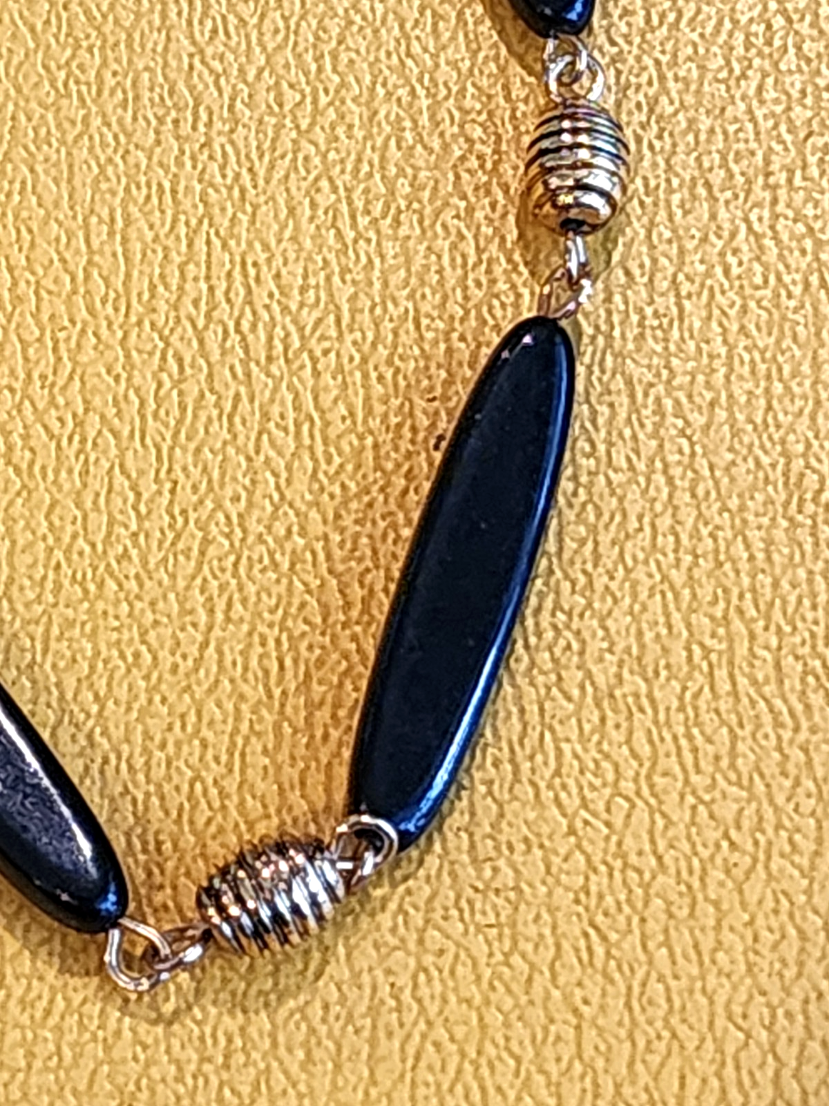 RALPH LAUREN RLL Black Lucite And Gold Tone Metal Beads