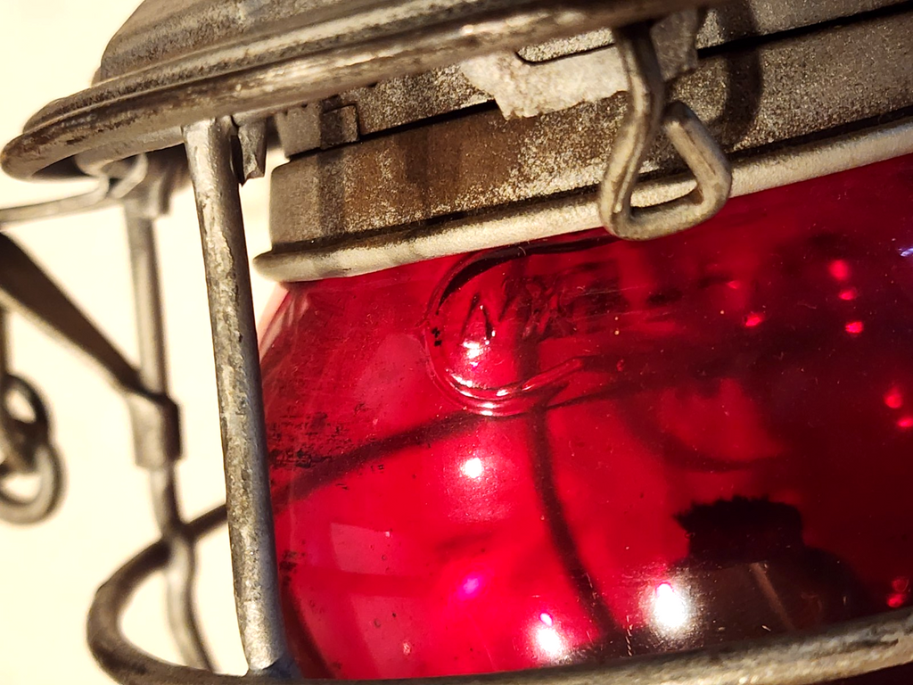 ADAMS & WESTLAKE CO NY-CHICAGO-PHILA ADLAKE  #250 KERO RR LANTERN RED GLOBE