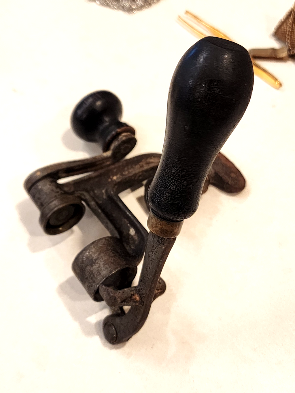 Vintage Antique Shotgun Shell Hand Reloading Crimping Wooden Turn Knobs Nice