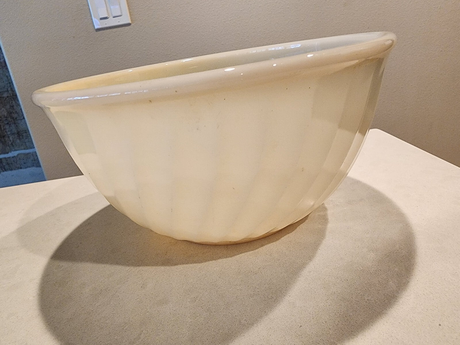Vintage Fire-King Swirl Ivory 9" Mixing Bowl Oven Ware USA Excellent Condition