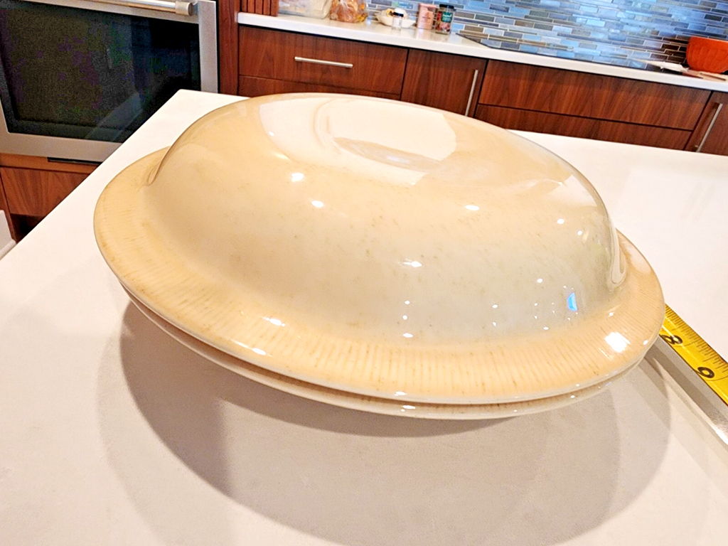 FRANCISCAN SEA SCULPTURES SAND Covered 3.5 Casserole Dish 9-1/4
