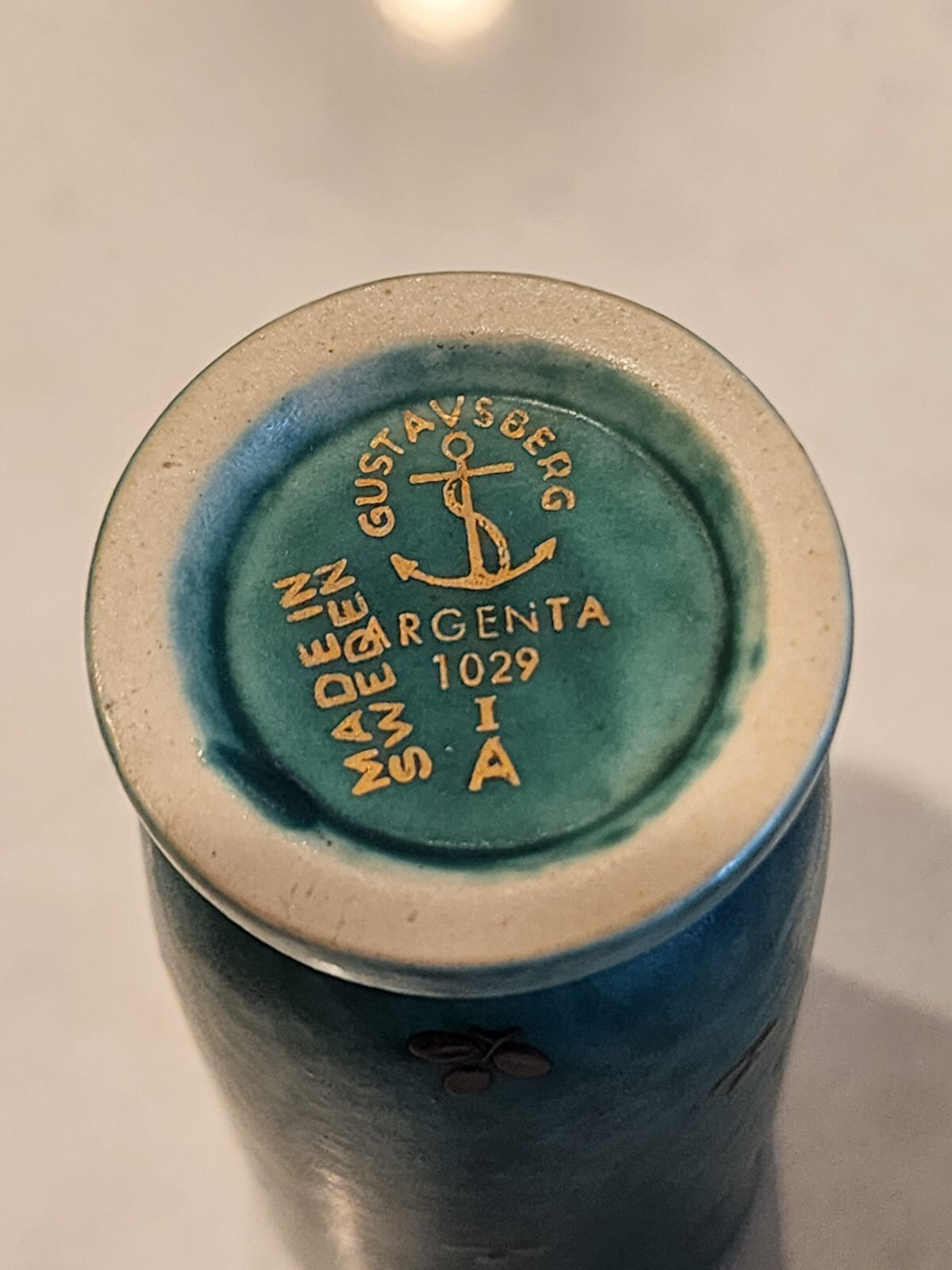 WILHELM KAGE - GUSTAVSBERG ARGENTA SERIES 4" TALL SWEDISH ART CERAMICS BUD VASE